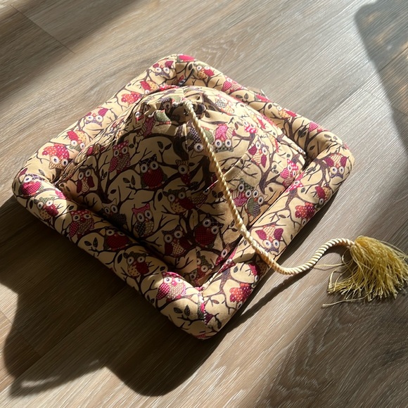 Peeramid Bookrest Book Holder Stand for Hands Free Reading - Soft Pillow Design - Picture 2 of 6